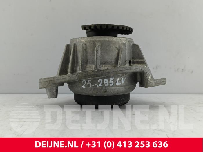 Used Engine mount Mercedes V (447.8) 2.1 250 BlueTEC, 250 d 16V Price € 24,20 Inclusive VAT offered by van Deijne Onderdelen Uden B.V.