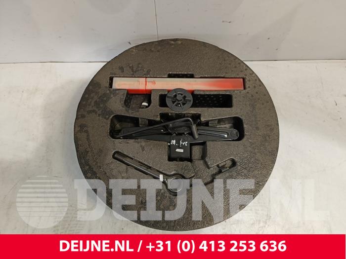 Usagé Ensemble cric Seres 3 52kWh Prix € 211,75 Prix TTC proposé par van Deijne Onderdelen Uden B.V.