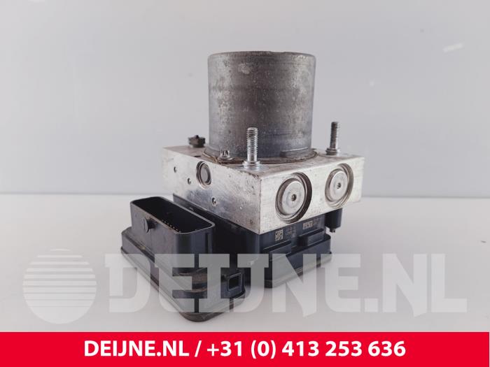 Begagnade ABS-pump Mercedes V (447.8) 2.1 250 BlueTEC, 250 d 16V Pris € 272,25 Inklusive moms erbjuds av van Deijne Onderdelen Uden B.V.