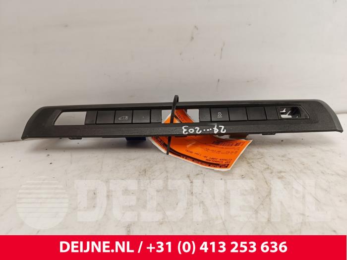 Usados Interruptor ESP Citroen Jumpy 2.0 Blue HDI 120 Precio € 36,30 IVA incluido ofrecido por van Deijne Onderdelen Uden B.V.