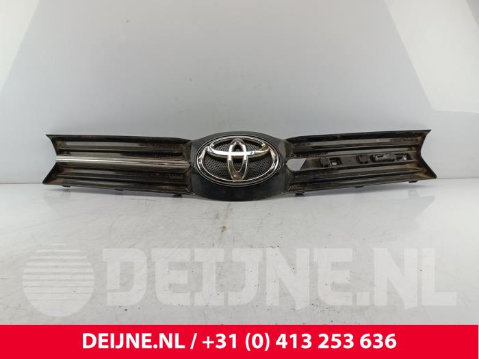 Używane Grill Toyota ProAce Verso 1.5 D-4D 120 Cena € 272,25 Z VAT oferowane przez van Deijne Onderdelen Uden B.V.