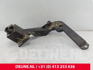 Używane Uchwyt na lewy przedni ekran Volvo XC40 (XZ) 2.0 T4 Geartronic 16V Cena € 20,00 Procedura marży oferowane przez van Deijne Onderdelen Uden B.V.