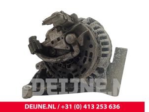 Dynamo van een Volkswagen Transporter T5 2.5 TDi 2005