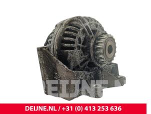 Dynamo van een Volkswagen Transporter T5 2.5 TDi 2005