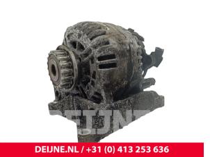 Dynamo van een Volkswagen Transporter T5 2.5 TDi 2005