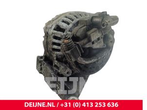 Dynamo van een Volkswagen Transporter T5 2.5 TDi 2005