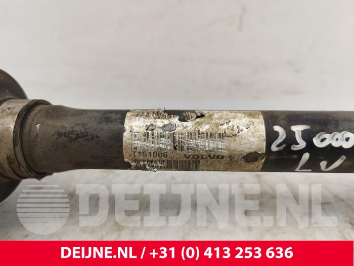 Drivaxel, vänster fram från en Volvo XC90 II 2.0 T8 16V Twin Engine AWD 2015