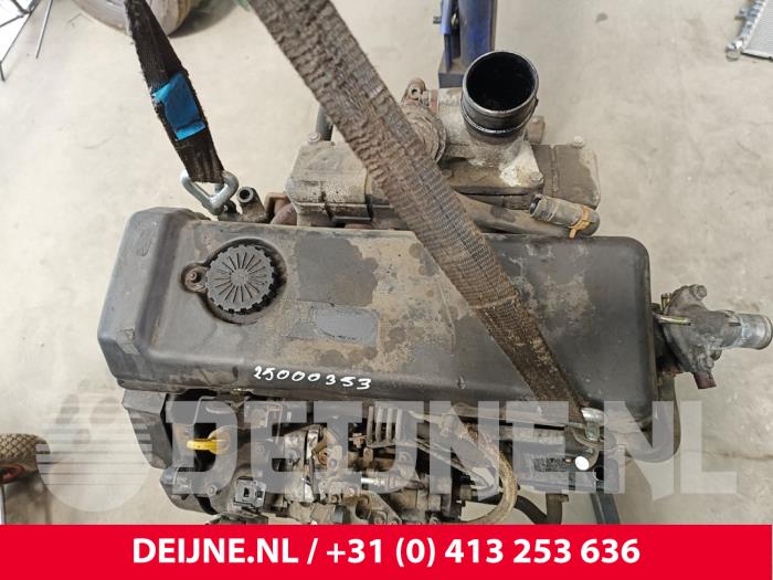 Engine from a Renault Master II (JD) 2.5 D 2000