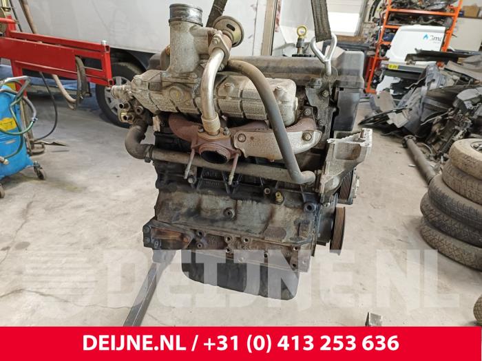 Engine from a Renault Master II (JD) 2.5 D 2000