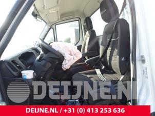Usagé Siège gauche Iveco New Daily VI 33S14, 35C14, 35S14 Prix € 907,50 Prix TTC proposé par van Deijne Onderdelen Uden B.V.