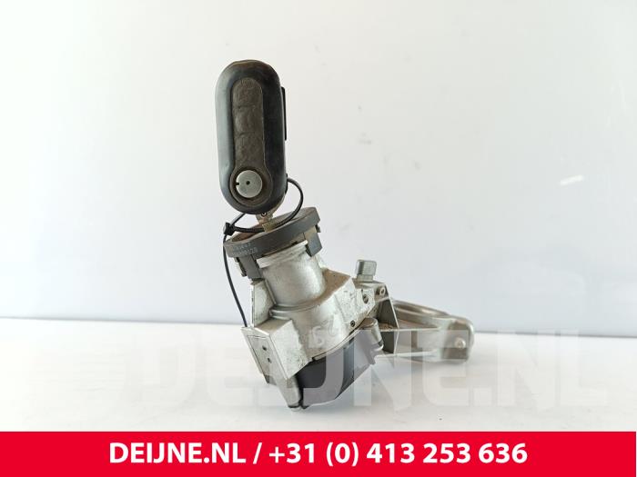 Używane Stacyjka + Kluczyk Iveco New Daily VI 33S15, 35C15, 35S15 Cena € 151,25 Z VAT oferowane przez van Deijne Onderdelen Uden B.V.
