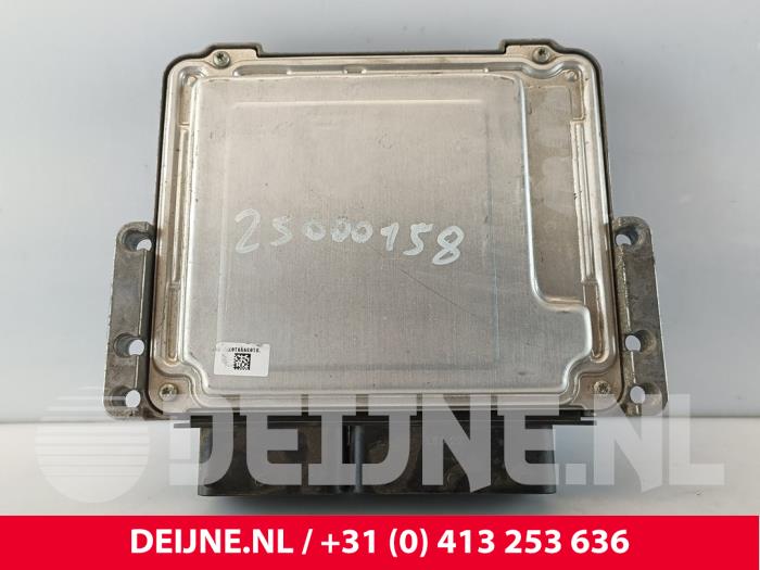 Engine management computer from a Volvo XC40 (XZ) 1.5 T3 12V 2019