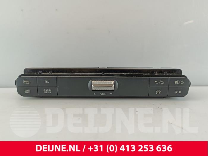 Używane Panel obslugi radia Mercedes Sprinter 3,5t (907.6/910.6) 319 CDI 3.0 V6 24V RWD Cena € 60,50 Z VAT oferowane przez van Deijne Onderdelen Uden B.V.