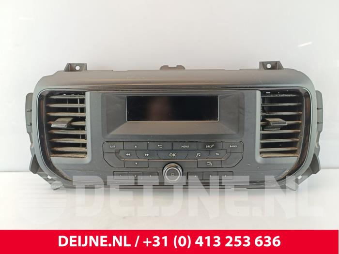 Używane Radio Toyota ProAce 1.6 D-4D 115 16V Cena € 302,50 Z VAT oferowane przez van Deijne Onderdelen Uden B.V.