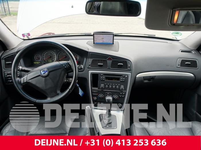 Używane Radio Volvo V70 (SW) 2.4 D5 20V Cena € 225,00 Procedura marży oferowane przez van Deijne Onderdelen Uden B.V.