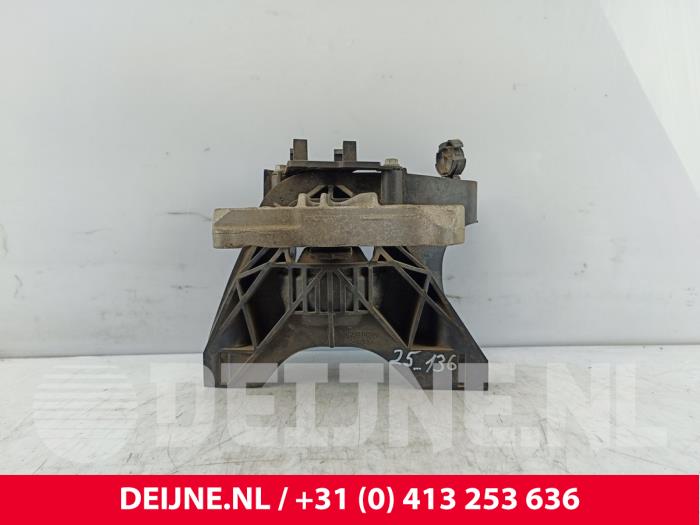 Used Engine mount Opel Combo Cargo 1.5 CDTI 75 Price € 24,20 Inclusive VAT offered by van Deijne Onderdelen Uden B.V.