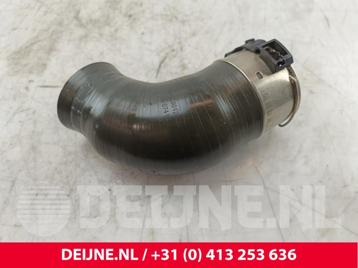 Gebrauchte Intercooler Schlauch Renault Trafic (1FL/2FL/3FL/4FL) 1.6 dCi 120 Twin Turbo Preis € 102,85 Mit Mehrwertsteuer angeboten von van Deijne Onderdelen Uden B.V.