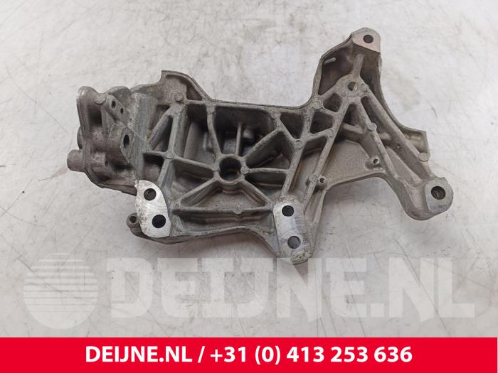 Used Engine mount Renault Trafic (1FL/2FL/3FL/4FL) 1.6 dCi 120 Twin Turbo Price € 24,20 Inclusive VAT offered by van Deijne Onderdelen Uden B.V.