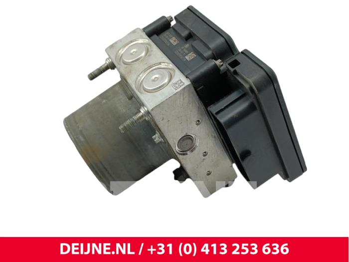 Używane Pompa ABS Citroen Jumper (U9) 2.2 Blue HDi 140 Cena € 175,45 Z VAT oferowane przez van Deijne Onderdelen Uden B.V.