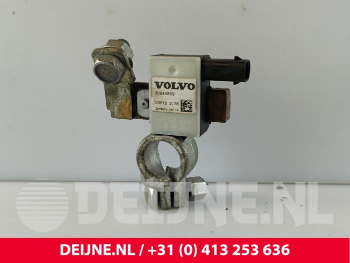 Używane Biegun akumulator Volvo V40 (MV) 1.6 D2 Cena € 15,00 Procedura marży oferowane przez van Deijne Onderdelen Uden B.V.