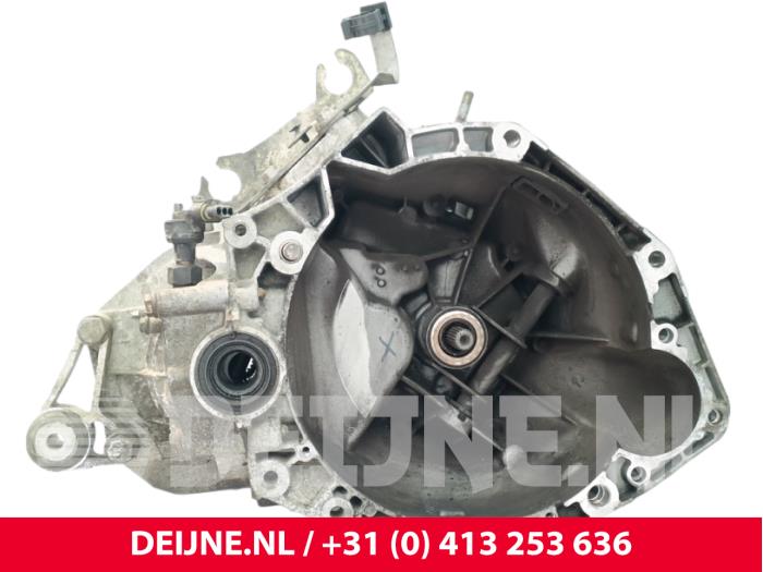 Usagé Boîte de vitesse Fiat Doblo Cargo (223) 1.6 16V Prix € 484,00 Prix TTC proposé par van Deijne Onderdelen Uden B.V.