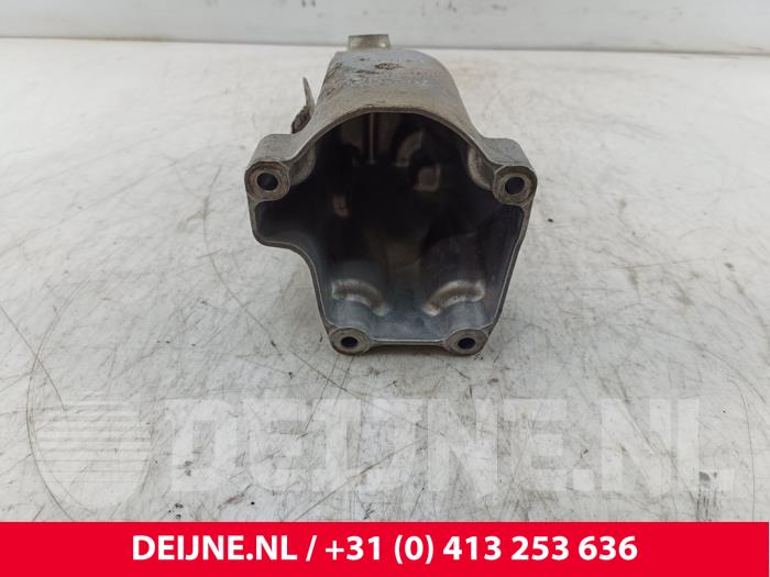 Used Engine mount Mercedes Sprinter 3,5t (910.0/910.1/907.1/907.2) 314 CDI 2.1 D FWD Price € 36,30 Inclusive VAT offered by van Deijne Onderdelen Uden B.V.