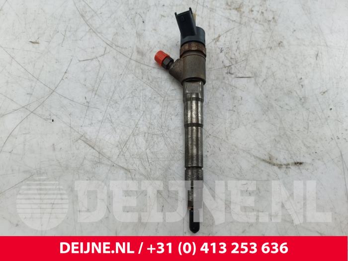 Usagé Injecteurs Iveco New Daily Prix € 96,80 Prix TTC proposé par van Deijne Onderdelen Uden B.V.