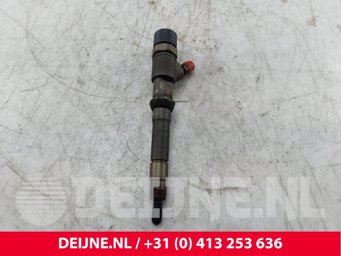 Usagé Injecteurs Iveco New Daily Prix € 96,80 Prix TTC proposé par van Deijne Onderdelen Uden B.V.
