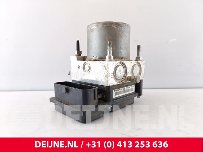 Używane Pompa ABS Peugeot Partner (GC/GF/GG/GJ/GK) 1.6 HDI 75 16V Cena € 272,25 Z VAT oferowane przez van Deijne Onderdelen Uden B.V.