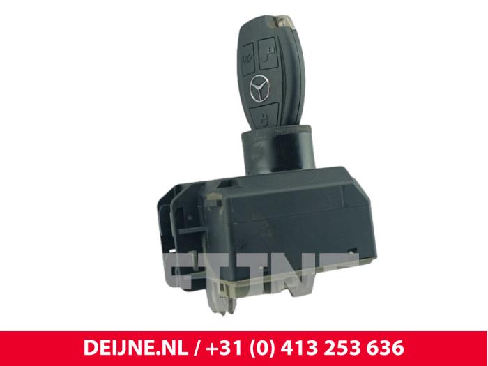Używane Stacyjka + Kluczyk Mercedes Vito (447.6) eVito 41/60/66 kWh Cena € 211,75 Z VAT oferowane przez van Deijne Onderdelen Uden B.V.