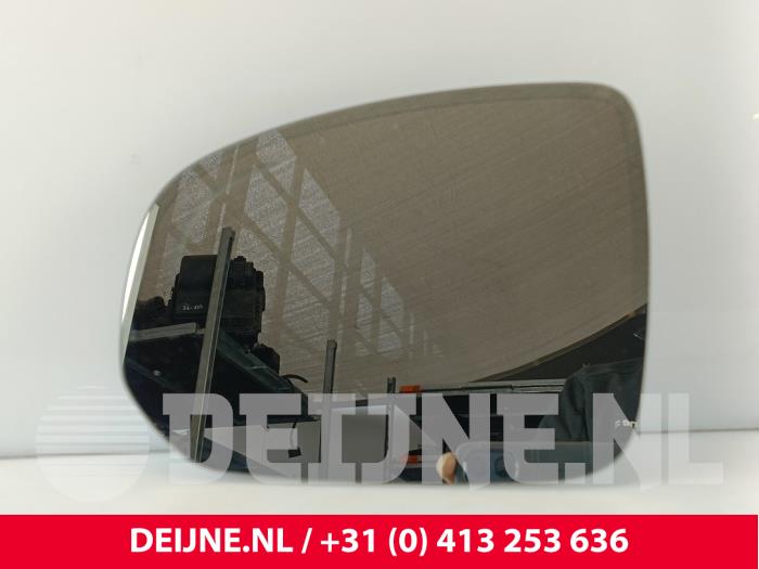 Używane Szyba lusterka lewego Volvo XC60 II (UZ) 2.0 B4 16V Mild Hybrid AWD Cena € 90,00 Procedura marży oferowane przez van Deijne Onderdelen Uden B.V.