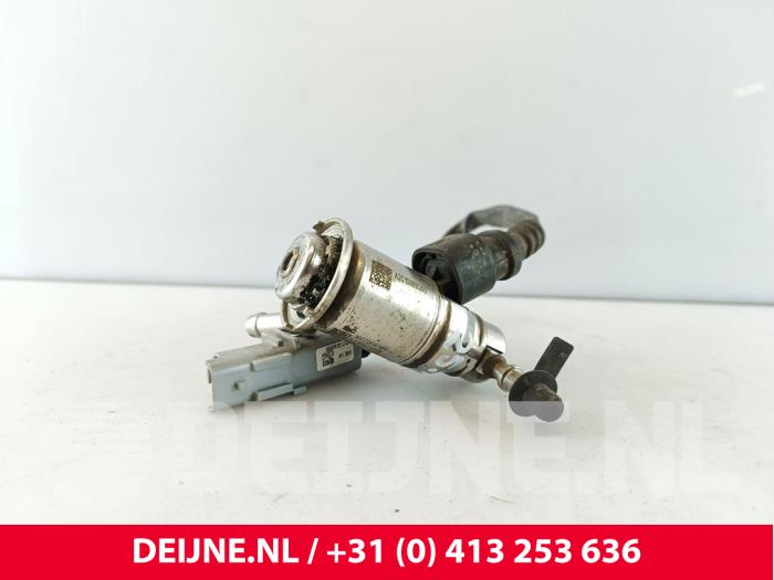 Usados Inyector Adblue Renault Master III (MA/MB/MC/MD/MH/MF/MG/MH) 2.3 Energy dCi 180 Twin Turbo 16V FWD Precio € 163,35 IVA incluido ofrecido por van Deijne Onderdelen Uden B.V.