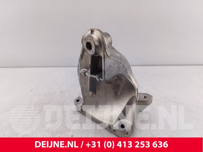 Usagé Support moteur Mercedes Vito (447.6) 2.2 114 CDI 16V Prix € 42,35 Prix TTC proposé par van Deijne Onderdelen Uden B.V.