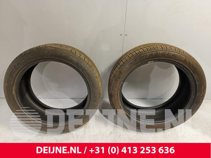 Używane Opona Cena € 170,00 Procedura marży oferowane przez van Deijne Onderdelen Uden B.V.