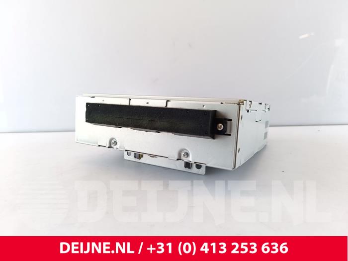 Używane Radio Volvo V50 (MW) 2.0 16V Cena € 95,00 Procedura marży oferowane przez van Deijne Onderdelen Uden B.V.