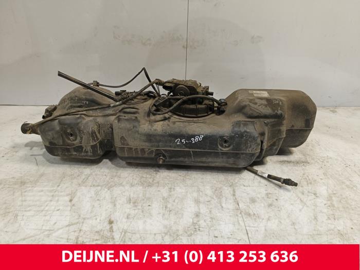 Gebrauchte Adblue Tank Volkswagen Crafter 2.5 TDI 30/35/50 Preis € 369,05 Mit Mehrwertsteuer angeboten von van Deijne Onderdelen Uden B.V.