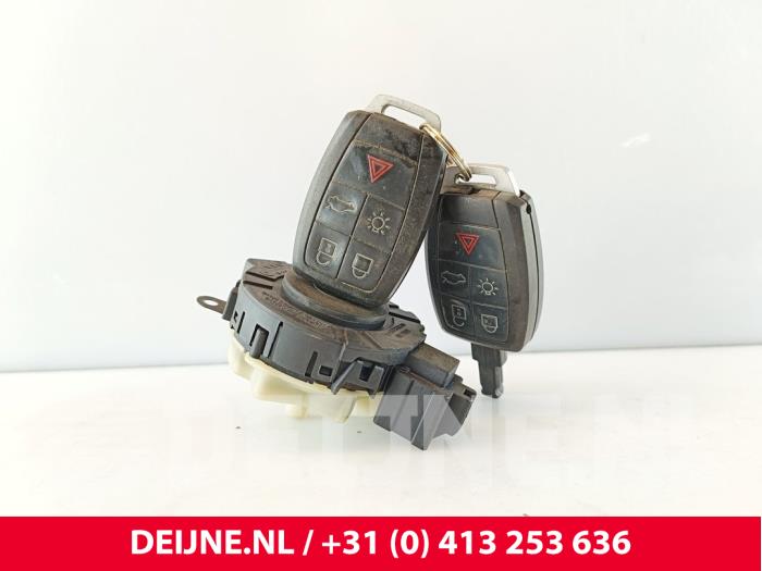 Używane Stacyjka + Kluczyk Volvo C70 (MC) 2.0 D3 20V Cena € 60,00 Procedura marży oferowane przez van Deijne Onderdelen Uden B.V.