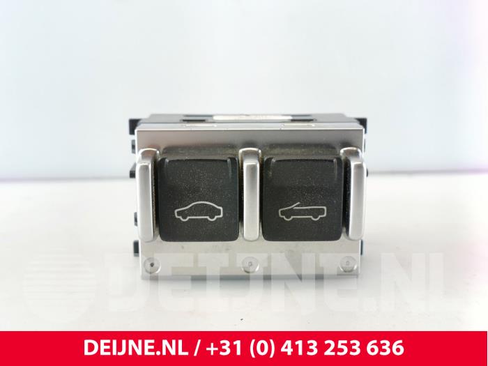 Używane Sterowanie dachu cabrio Volvo C70 (MC) 2.0 D3 20V Cena € 75,00 Procedura marży oferowane przez van Deijne Onderdelen Uden B.V.