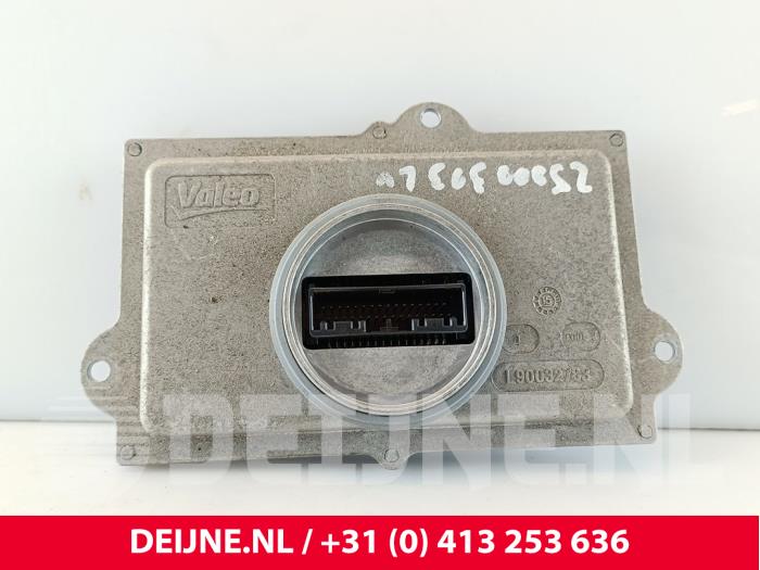 Używane Modułowy reflektor LED Volvo XC90 II 2.0 T8 16V Twin Engine AWD Cena € 100,00 Procedura marży oferowane przez van Deijne Onderdelen Uden B.V.