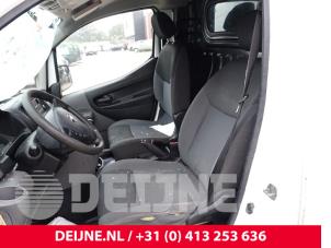 Begagnade Säte, vänster Nissan NV 200 (M20M) 1.5 dCi 86 Pris på förfrågan erbjuds av van Deijne Onderdelen Uden B.V.