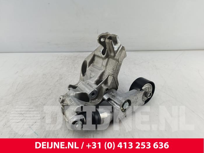 Gebrauchte Dynamostütze oben Renault Trafic (1FL/2FL/3FL/4FL) 2.0 dCi 16V 170 Preis € 24,20 Mit Mehrwertsteuer angeboten von van Deijne Onderdelen Uden B.V.