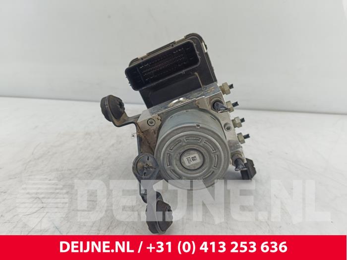 Usagé Bloc ABS Volvo XC90 II 2.0 T8 16V Twin Engine AWD Prix € 390,00 Règlement à la marge proposé par van Deijne Onderdelen Uden B.V.