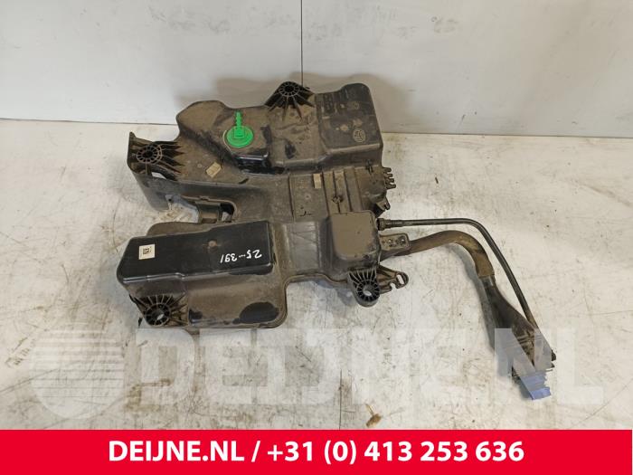 Gebrauchte Adblue Tank Citroen Jumpy 2.0 Blue HDI 145 Preis € 272,25 Mit Mehrwertsteuer angeboten von van Deijne Onderdelen Uden B.V.