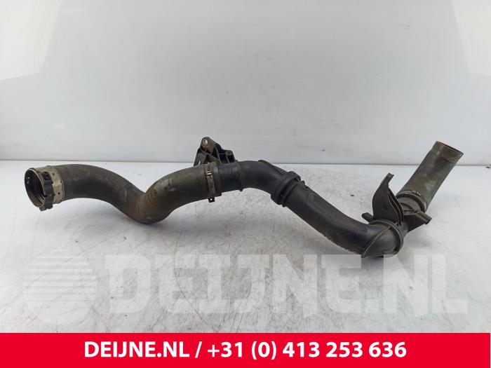 Gebrauchte Intercooler Rohr Renault Trafic (1FL/2FL/3FL/4FL) 1.6 dCi Twin Turbo Preis € 48,40 Mit Mehrwertsteuer angeboten von van Deijne Onderdelen Uden B.V.