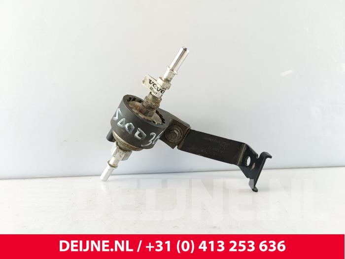 Begagnade Bränsletrycksregulator Volvo XC40 (XZ) 1.5 T4 Plug-in Hybrid 12V Pris € 125,00 Marginaltabell erbjuds av van Deijne Onderdelen Uden B.V.