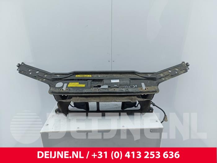 Begagnade Front Volvo V70 (SW) 2.4 20V 170 Pris € 40,00 Marginaltabell erbjuds av van Deijne Onderdelen Uden B.V.