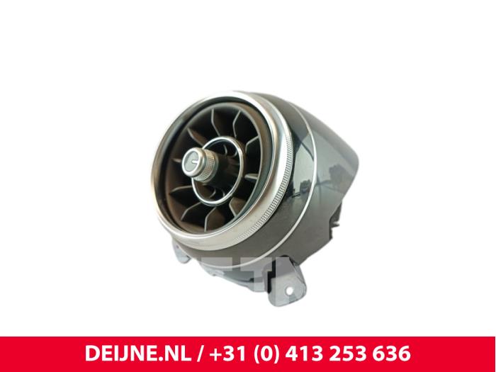 Begagnade Luftmunstycke, instrumentbräda MG HS/EHS I (AS23) 1.5 EHS T-GDI Hybrid Pris € 48,40 Inklusive moms erbjuds av van Deijne Onderdelen Uden B.V.
