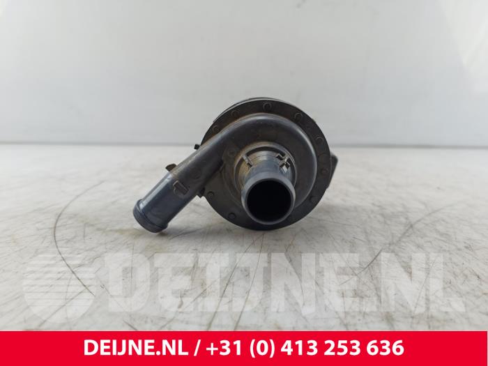 Begagnade Extra vattenpump Volvo XC60 II (UZ) 2.0 B4 16V Mild Hybrid AWD Pris € 65,00 Marginaltabell erbjuds av van Deijne Onderdelen Uden B.V.