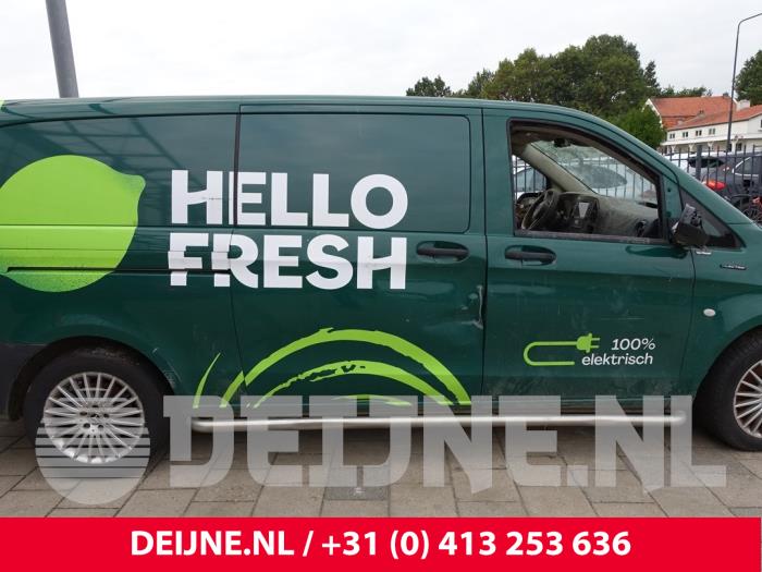 Używane Panel boczny Mercedes eVito Tourer (447.7) 90 kWh Cena € 60,50 Z VAT oferowane przez van Deijne Onderdelen Uden B.V.