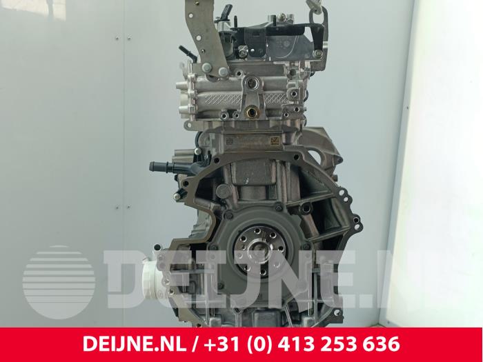 Engine from a Ford Transit 2.0 TDCi 16V Eco Blue 105 2023